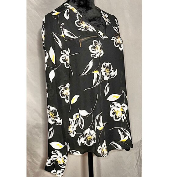 Maurices Black and White Flowered V-neck Blouse, Small - Picture 2 of 8